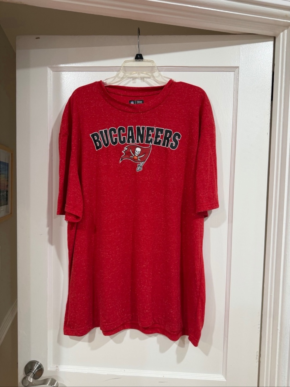 NFL Team Apparel Buccaneers Red T-Shirt 2X - Picture 1 of 4